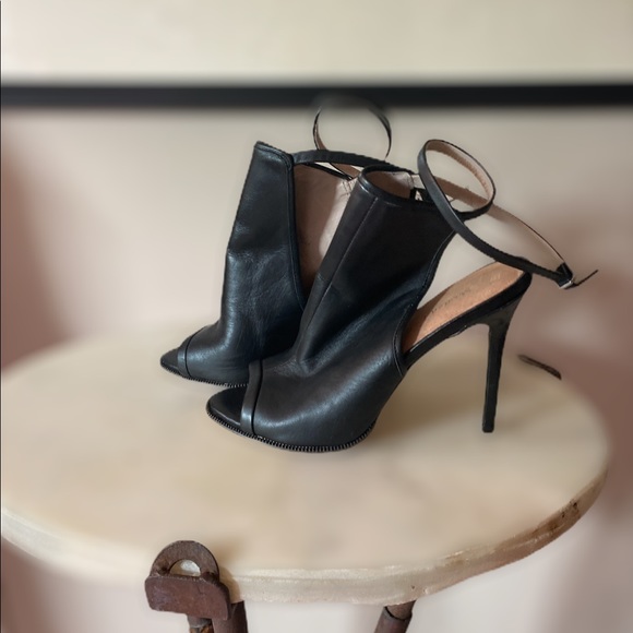 Maiden lane harmony peep toe shoe. Beautiful ❤️ - Picture 2 of 4